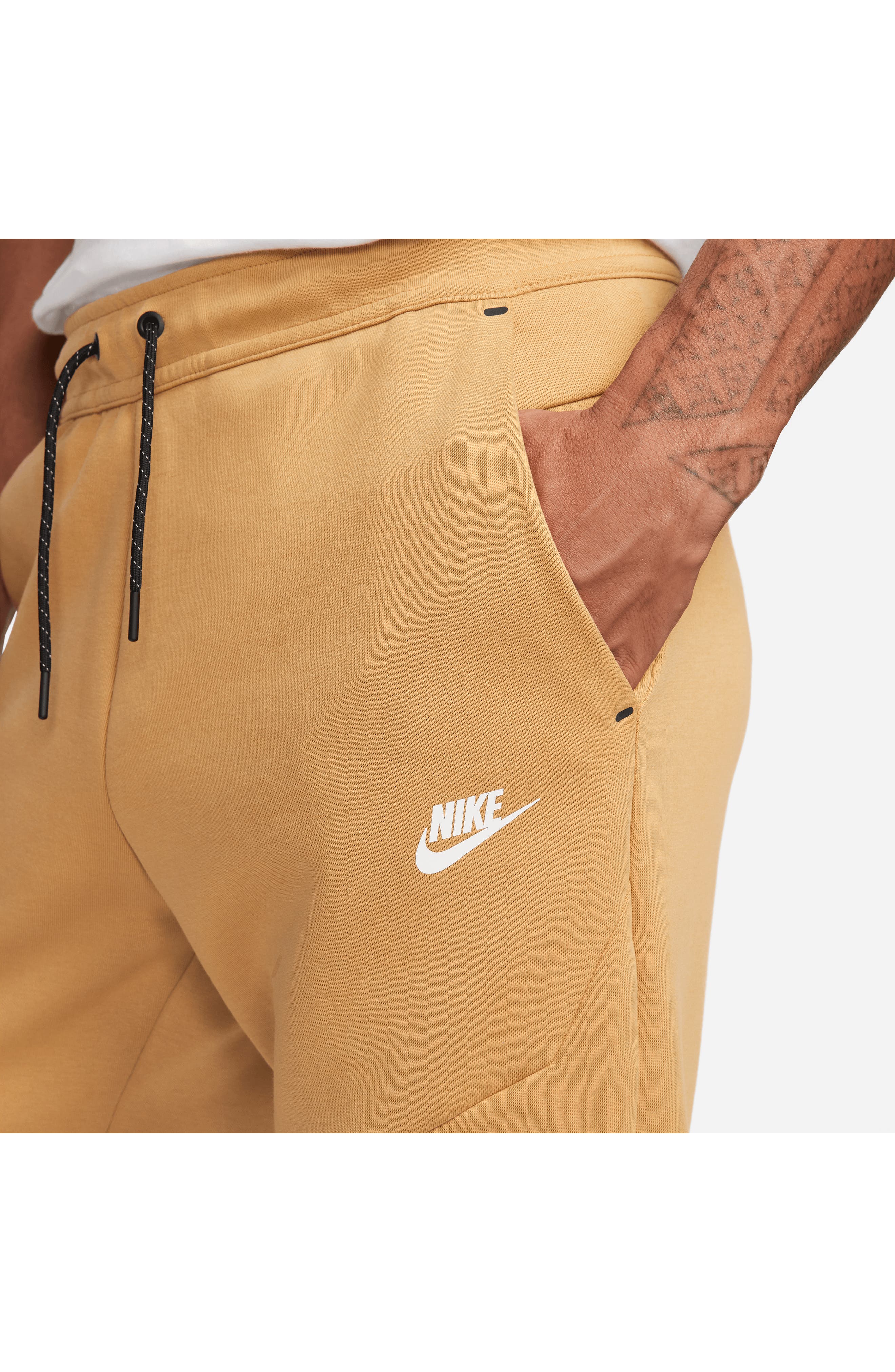 Nike Tech Fleece Jogger Sweatpants in Elemental Gold/Sail | Smart
