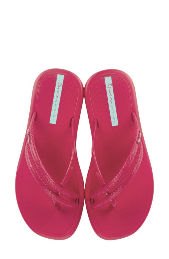 Shop Ipanema Meu Sol Rasteira Textured Toe Loop Sandal In Dark Pink