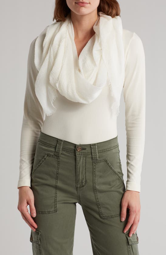 Melrose And Market Frayed Trim Scarf In White