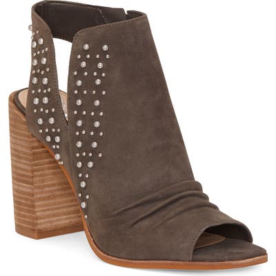 Vince Camuto Machinie Sandal- Grey