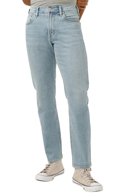 SILVER JEANS CO. SILVER JEANS CO. EDDIE ATHLETIC FIT TAPERED JEANS 