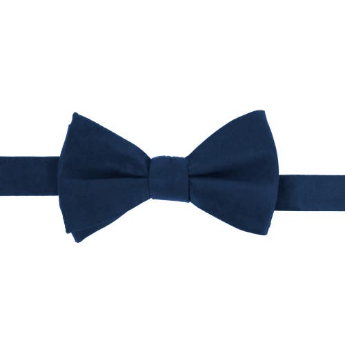 Trafalgar Sutton Solid Color Silk Bowtie And Pocket Square Combo In Navy