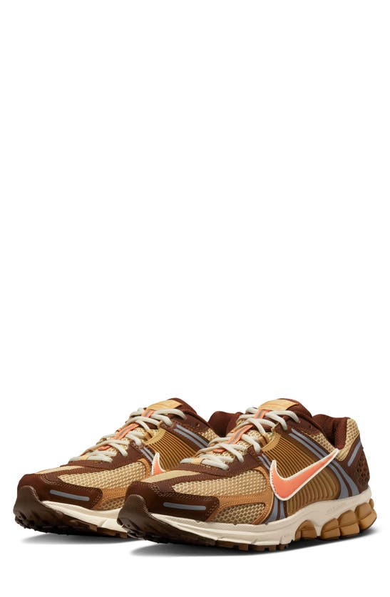 Nike Zoom Vomero 5 Sneaker In Wheat Grass/ Gold Suede