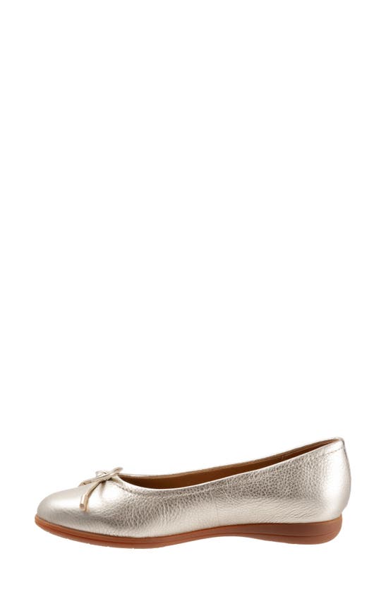 Shop Trotters Dellis Ballet Flat In Champagne Leather