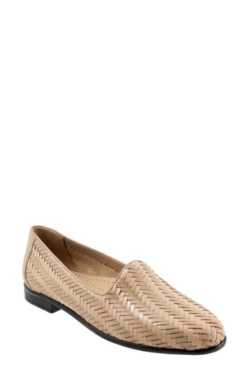 Trotters Liz Iii Flat In Beige/beige Metallic