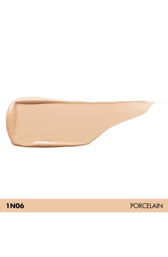 Shop Make Up For Ever Hd Skin Hydra Glow Skin Care Foundation With Hyaluronic Acid In 1n06 - Porcelain