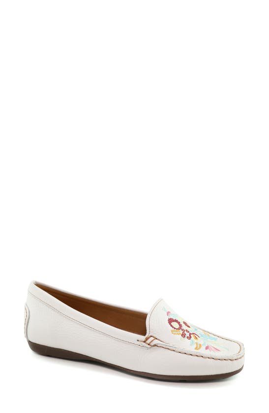 Driver Club Usa Nashville Embroidered Loafer In White Tumbled/ Contrast Stitch