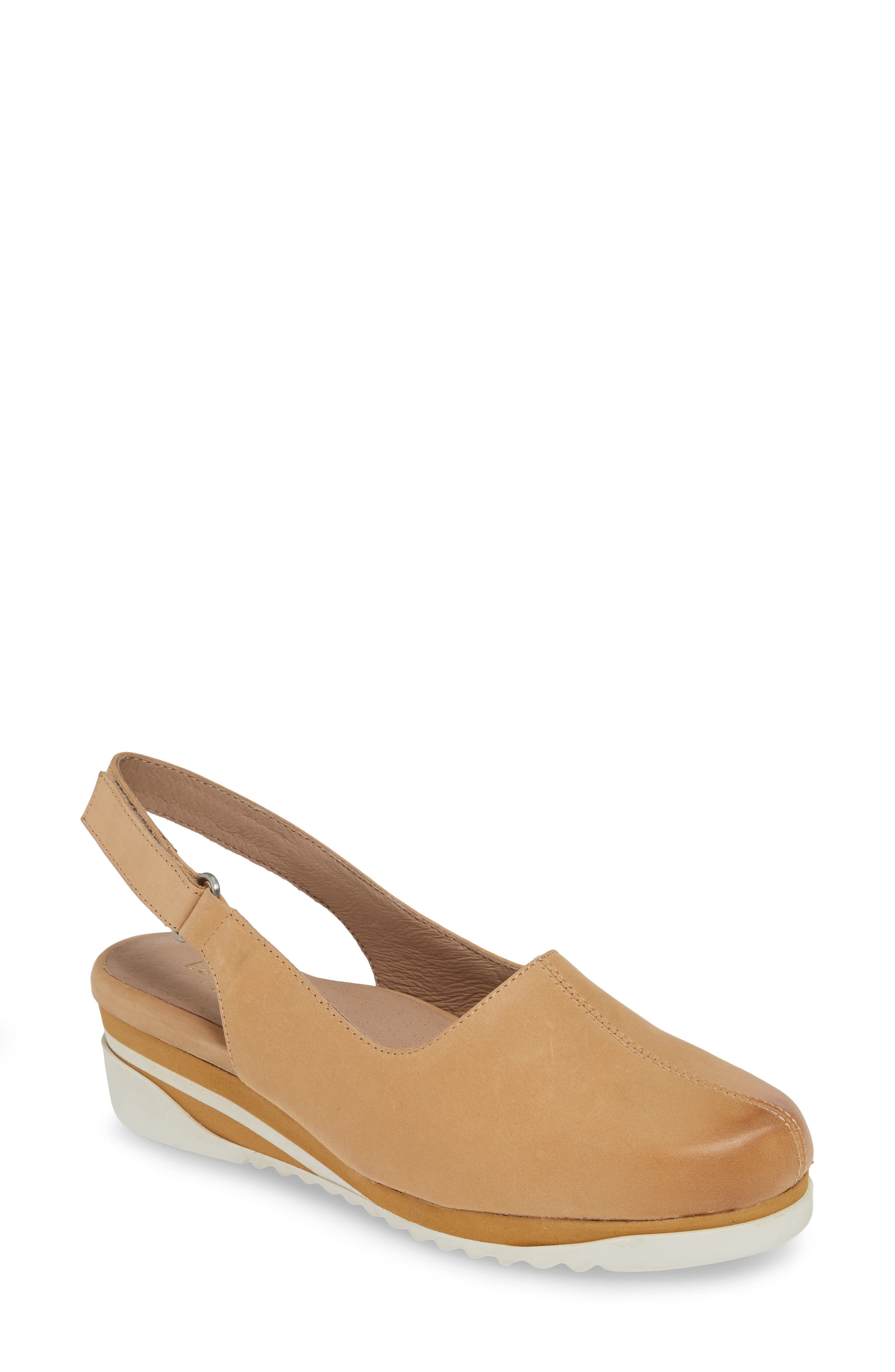 Bettye Muller Concepts Taye Slingback Wedge, Brown