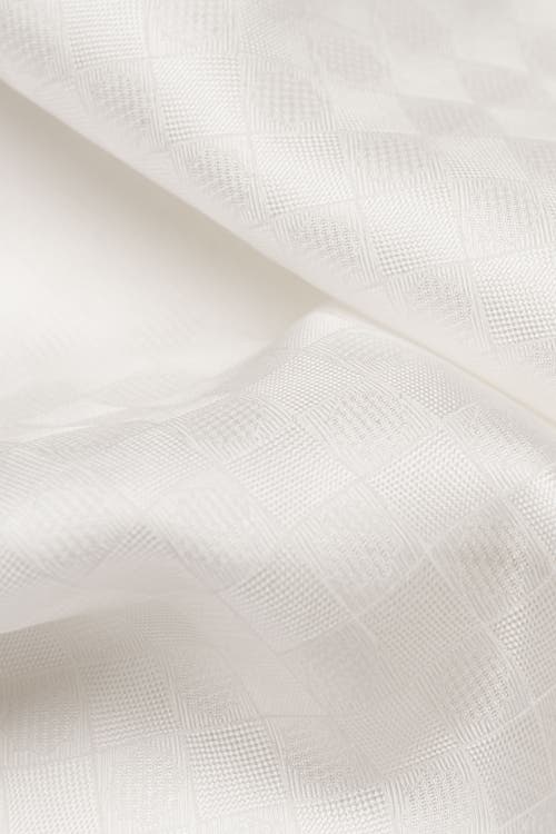 Elizabetta Otello In White
