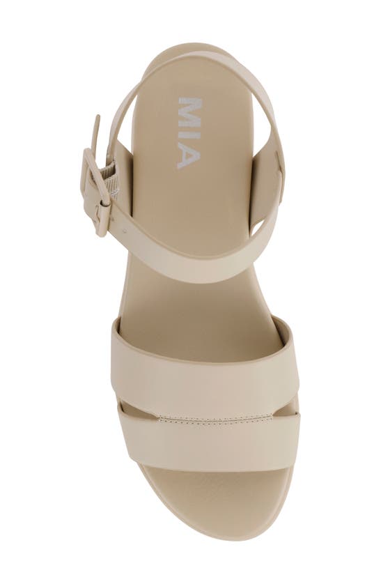 Mia Maya Platform Sandal In Linen