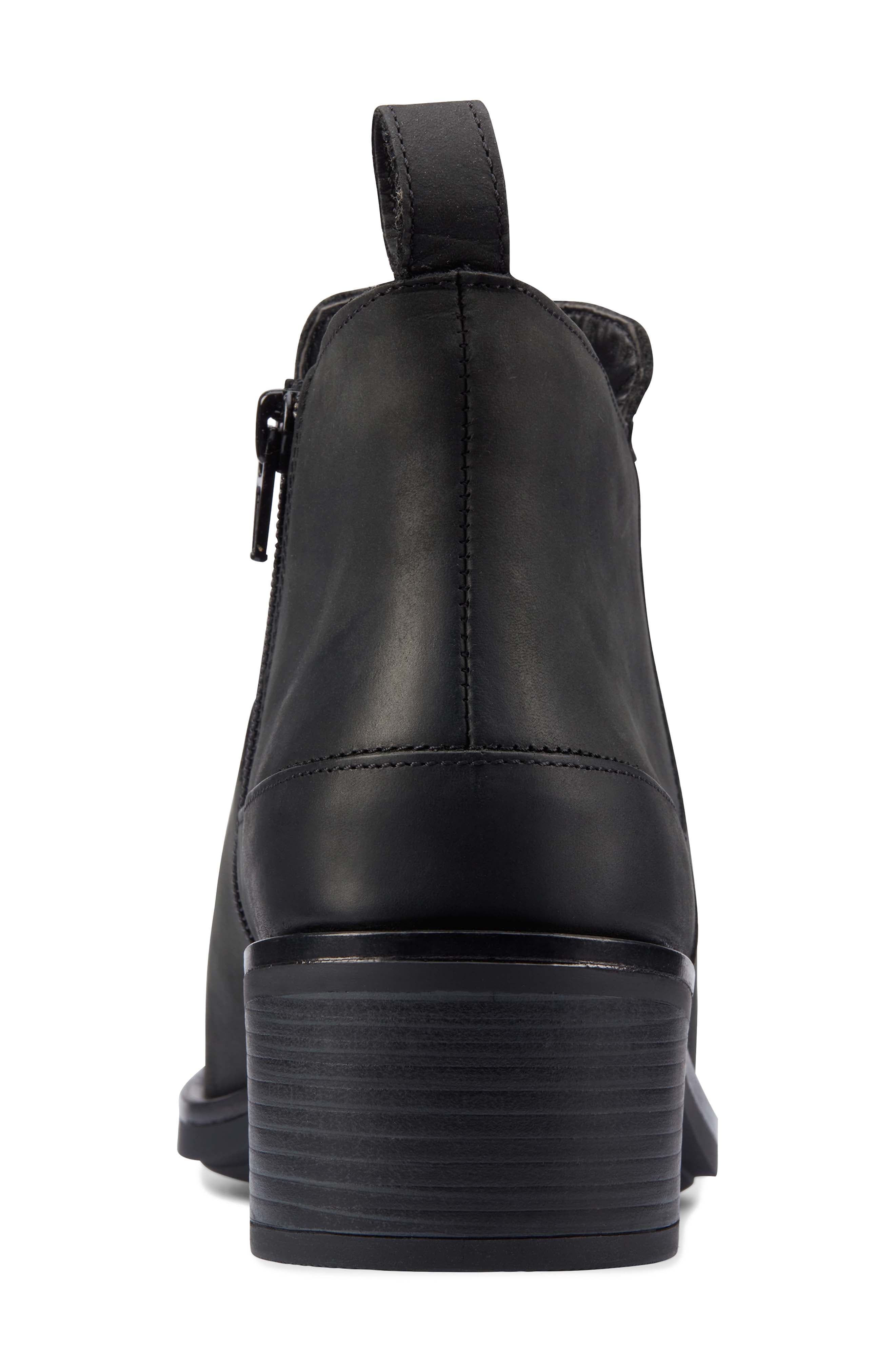 Clarks Memi Zip - Black / 7