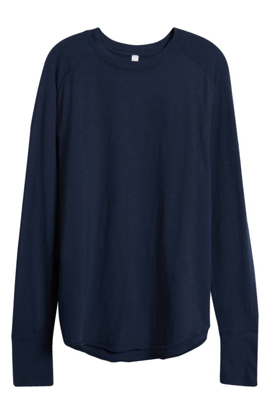 Shop Zella Relaxed Long Sleeve Slub Jersey T-shirt In Navy Sapphire