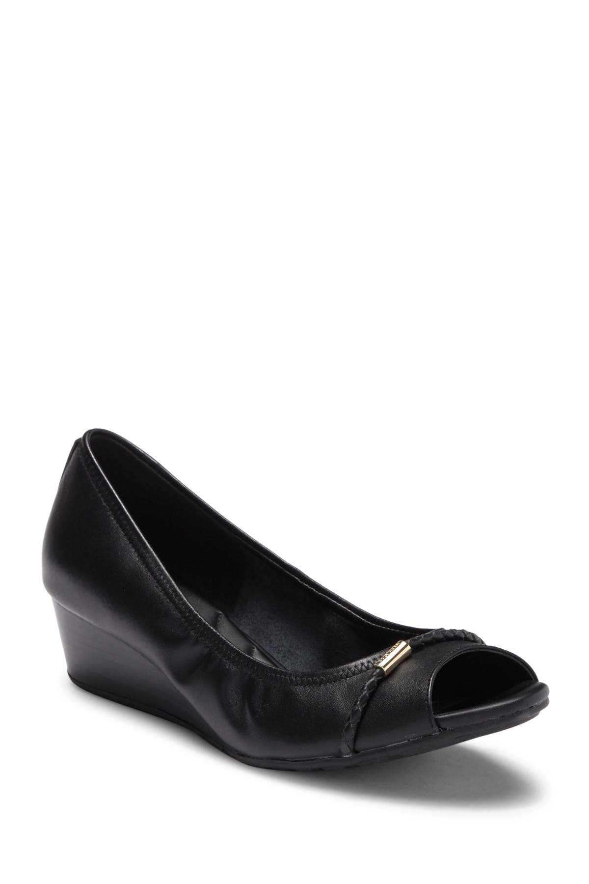 leather wedge pump