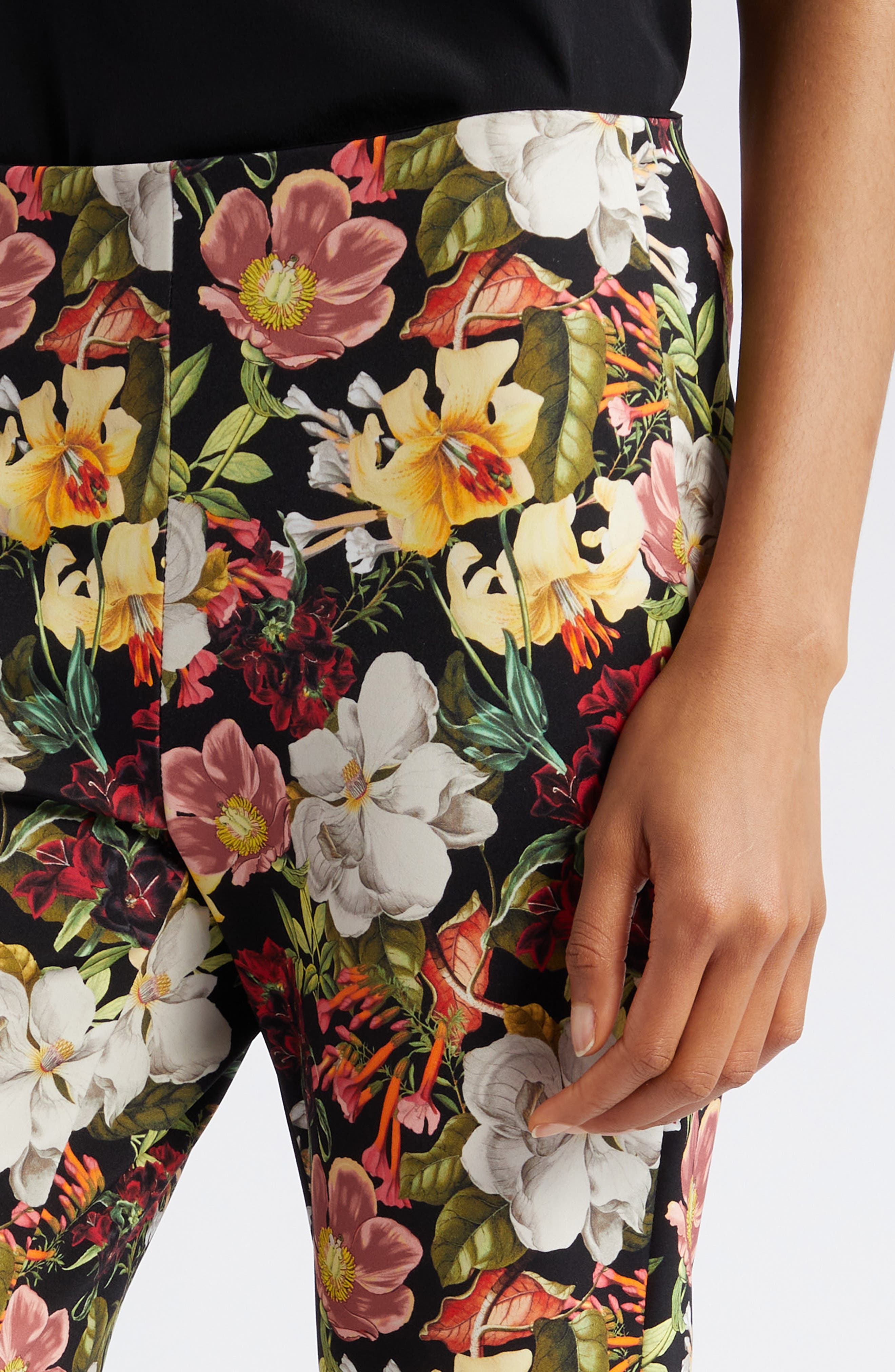 【ALICE+OLIVIA】Brynlee Bootcut Pants - Juniper Floral Black Alice + Olivia Brynlee Floral Bootcut Pants in Juniper