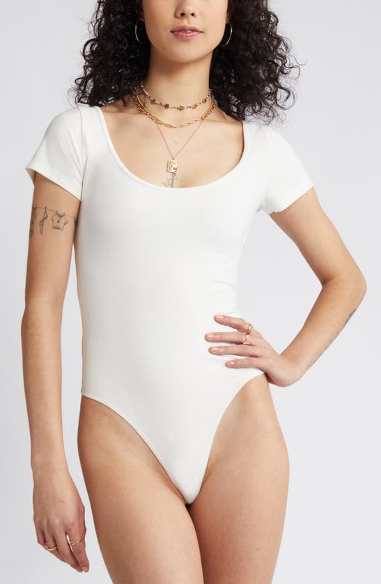 Bp. Scoop Neck Short Sleeve Thong Bodysuit In Ivory
