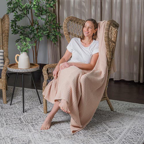 Comfy Cubs Adult Waffle Blanket In Blush