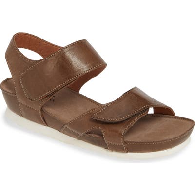 Bos. & Co. Pilar Sandal, Brown