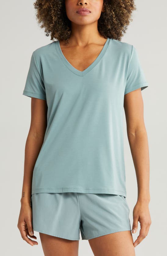 Shop Zella Breathe Active Tee In Grey Thunder