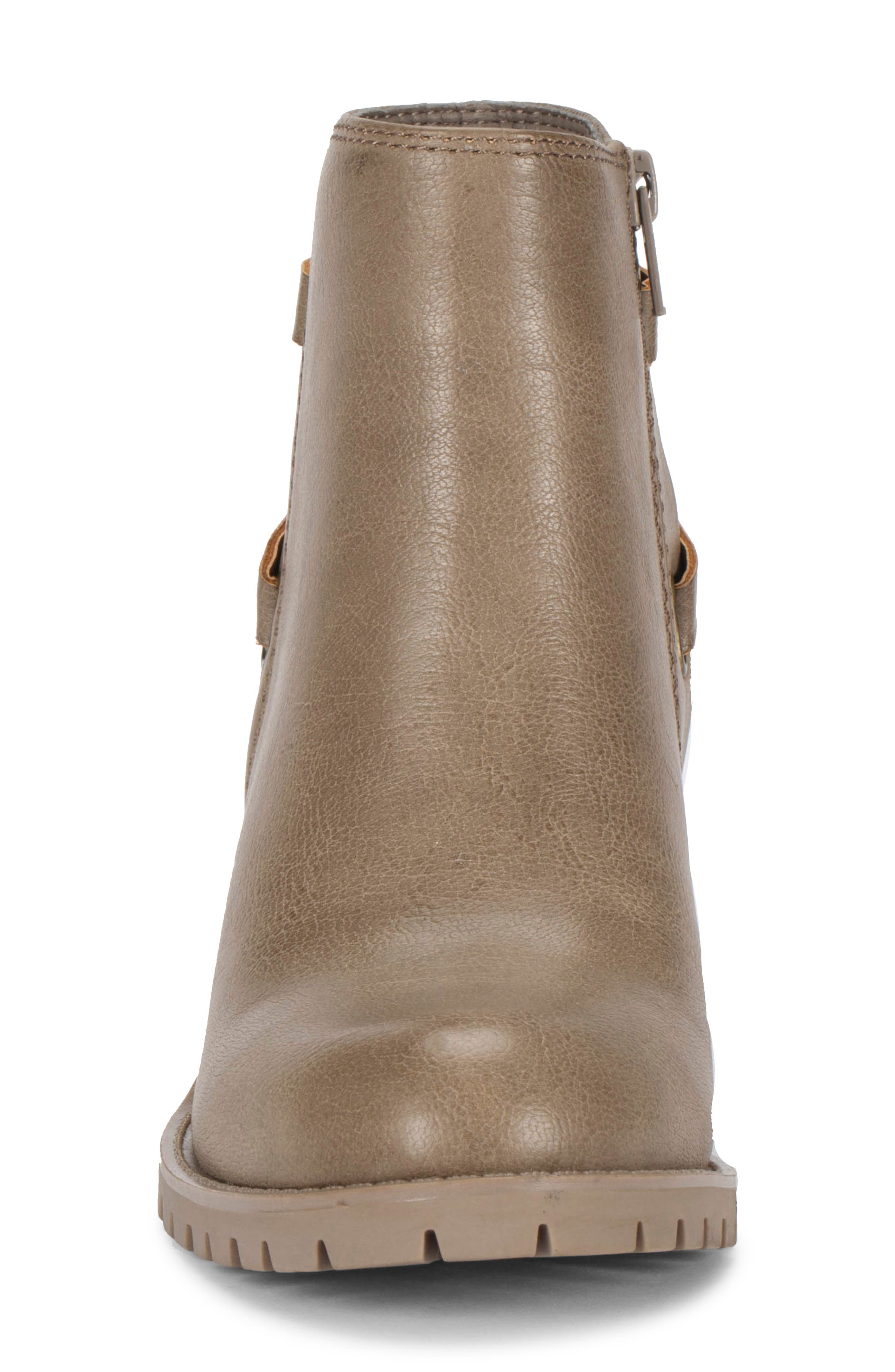 BARETRAPS Hensley Block Heel Bootie 