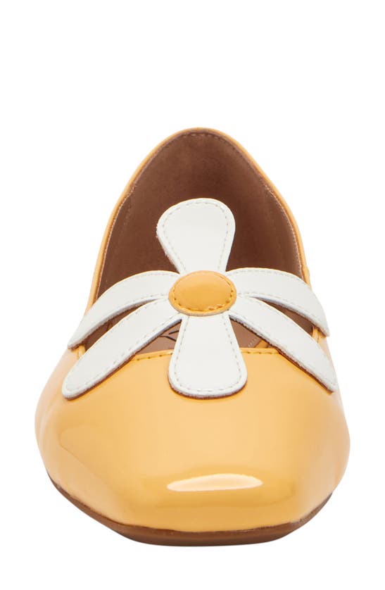 Shop Katy Perry The Evie Daisy Flat In Pineapple