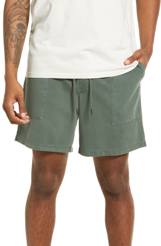 Treasure & Bond Stretch Organic Cotton Shorts In Green Wreath