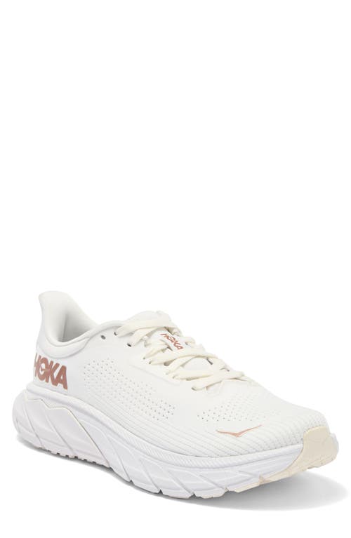 Hoka Arahi 7 Running Shoe In Blanc De Blanc/rose Gold