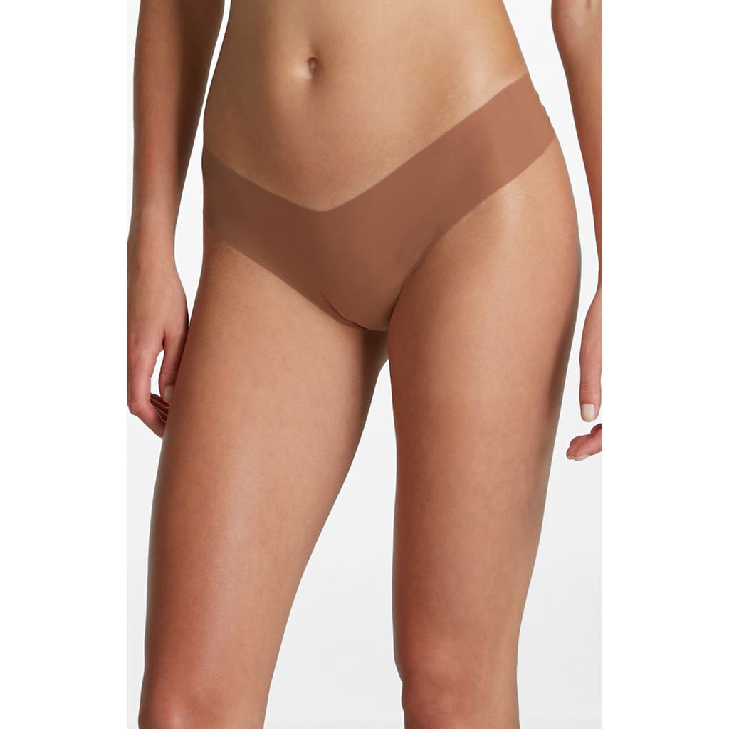 Commando Invisible Rib Thong In Caramel