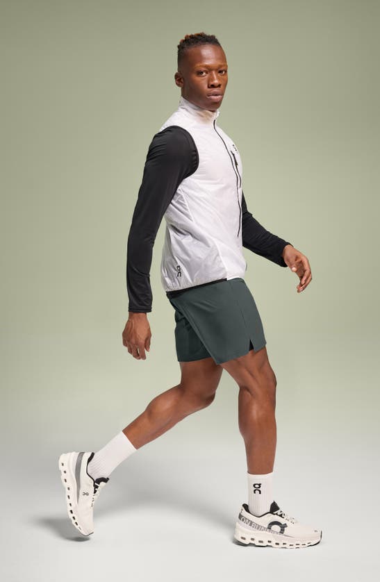 ON ON 2-IN-1 HYBRID PERFORMANCE SHORTS 