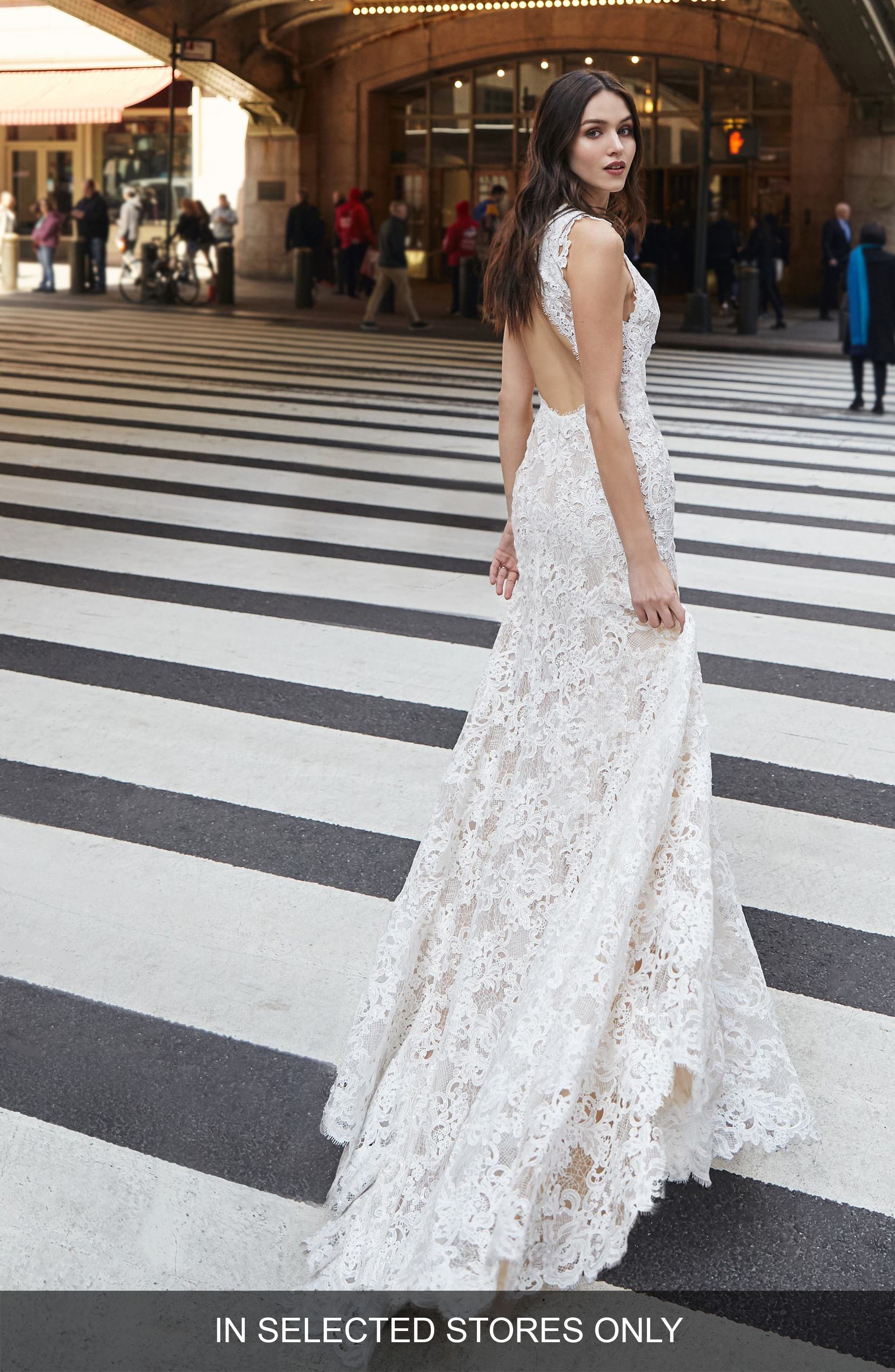 bliss monique lhuillier lace trumpet gown