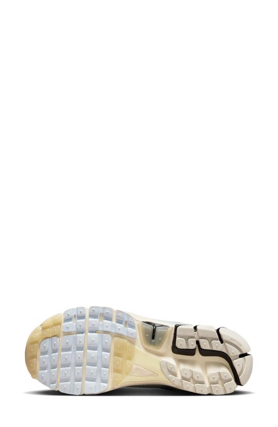 NIKE ZOOM VOMERO 5 PREMIUM SNEAKER