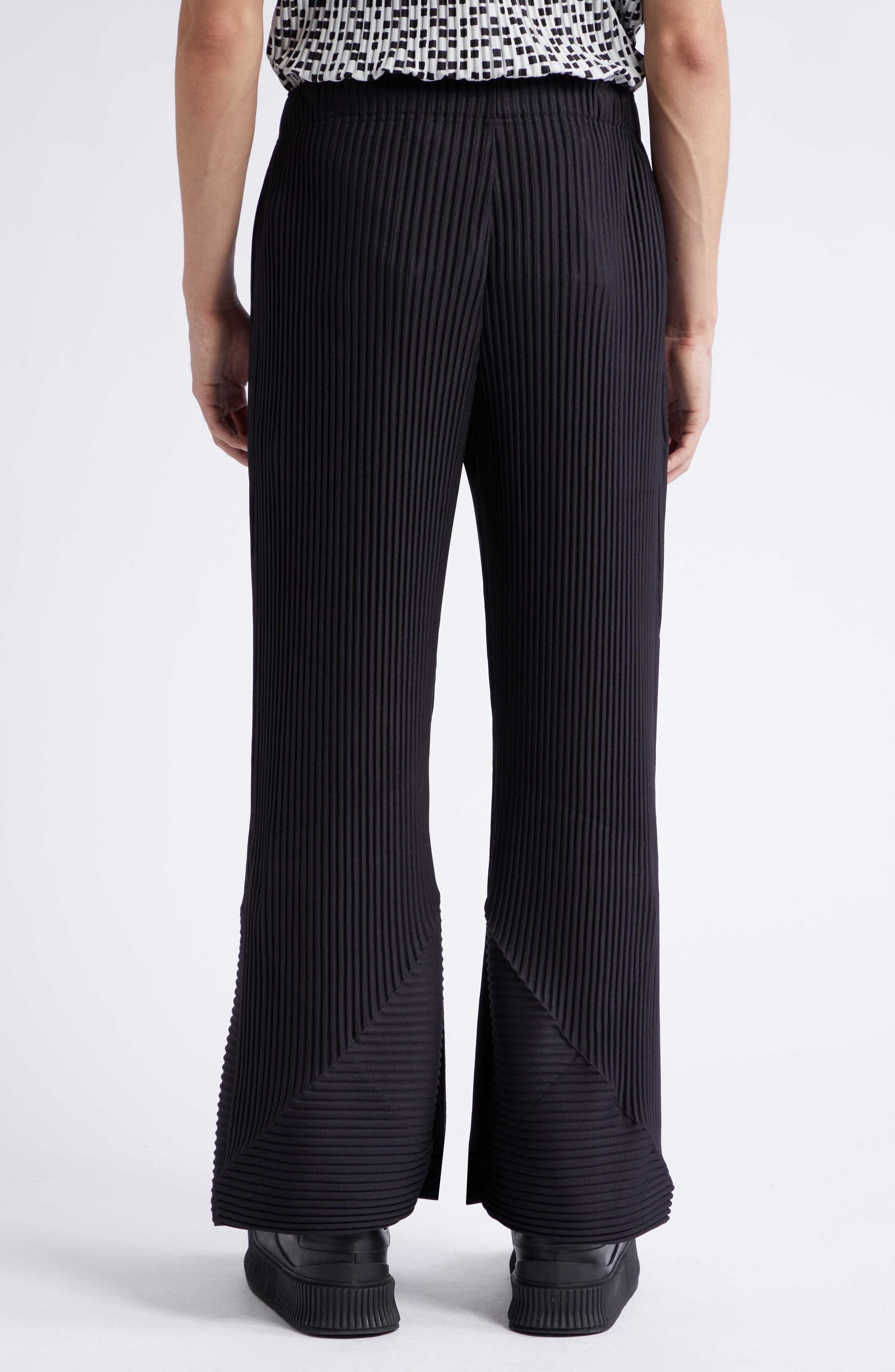 Stem Pleated Flare Leg Pants