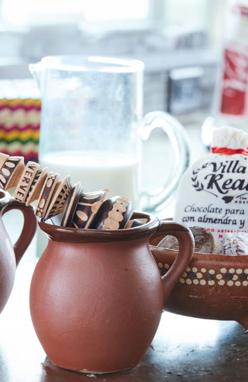 Verve Culture Small Chocolate Gift Set With Mugs