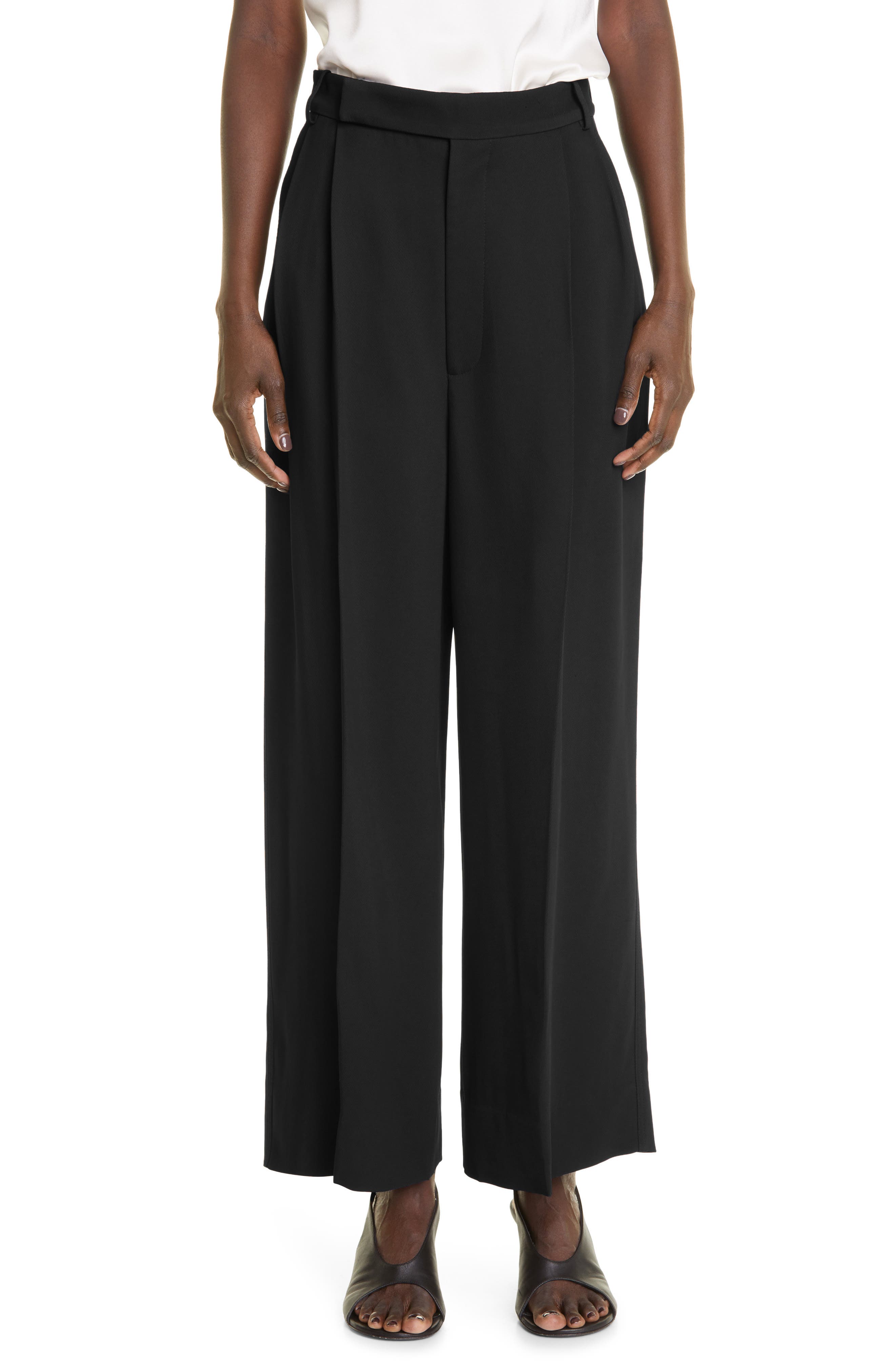 St. John Collection Pleated Crop Pants in Black