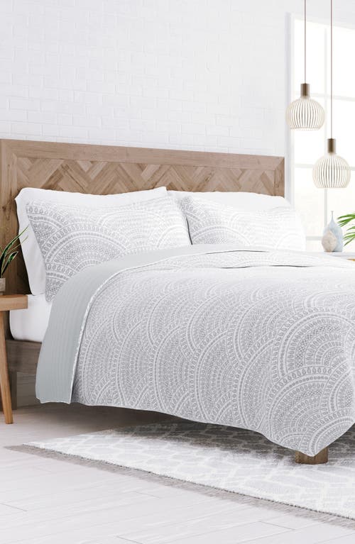 Homespun 3-piece Reversible Scallop Print Quilt Set In Light Gray