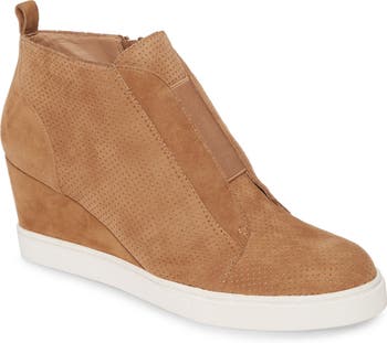 Tan wedge 2025 sneakers womens