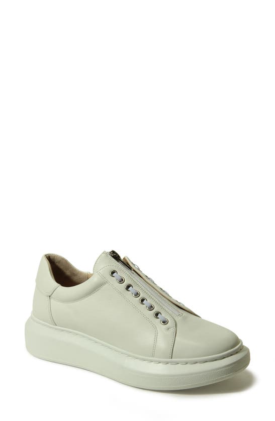 Vaneli Bounty Sneaker In White