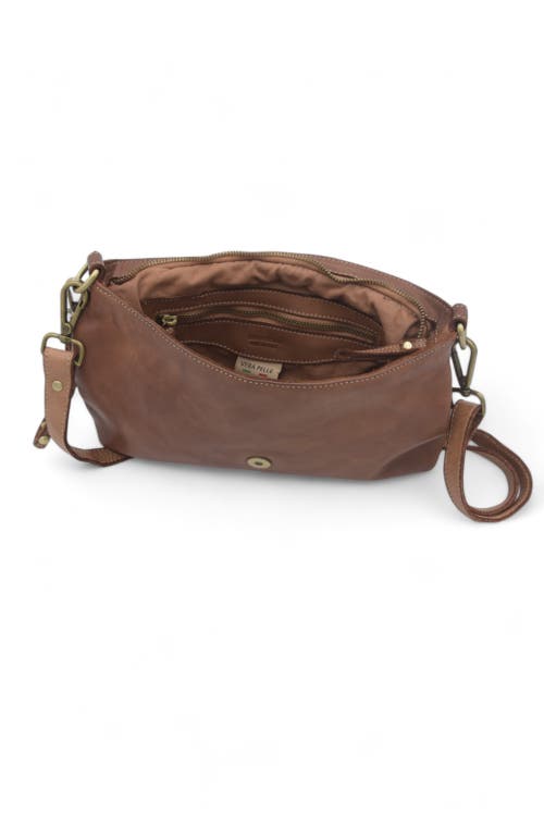 Bolsa Nova Aria Envelope Crossbody In Cognac