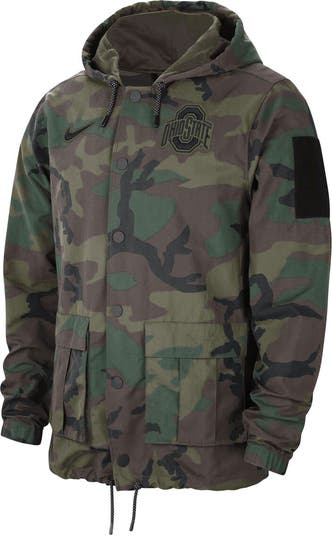 Nike camo best sale lightweight jacket