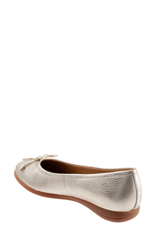 Shop Trotters Dellis Ballet Flat In Champagne Leather