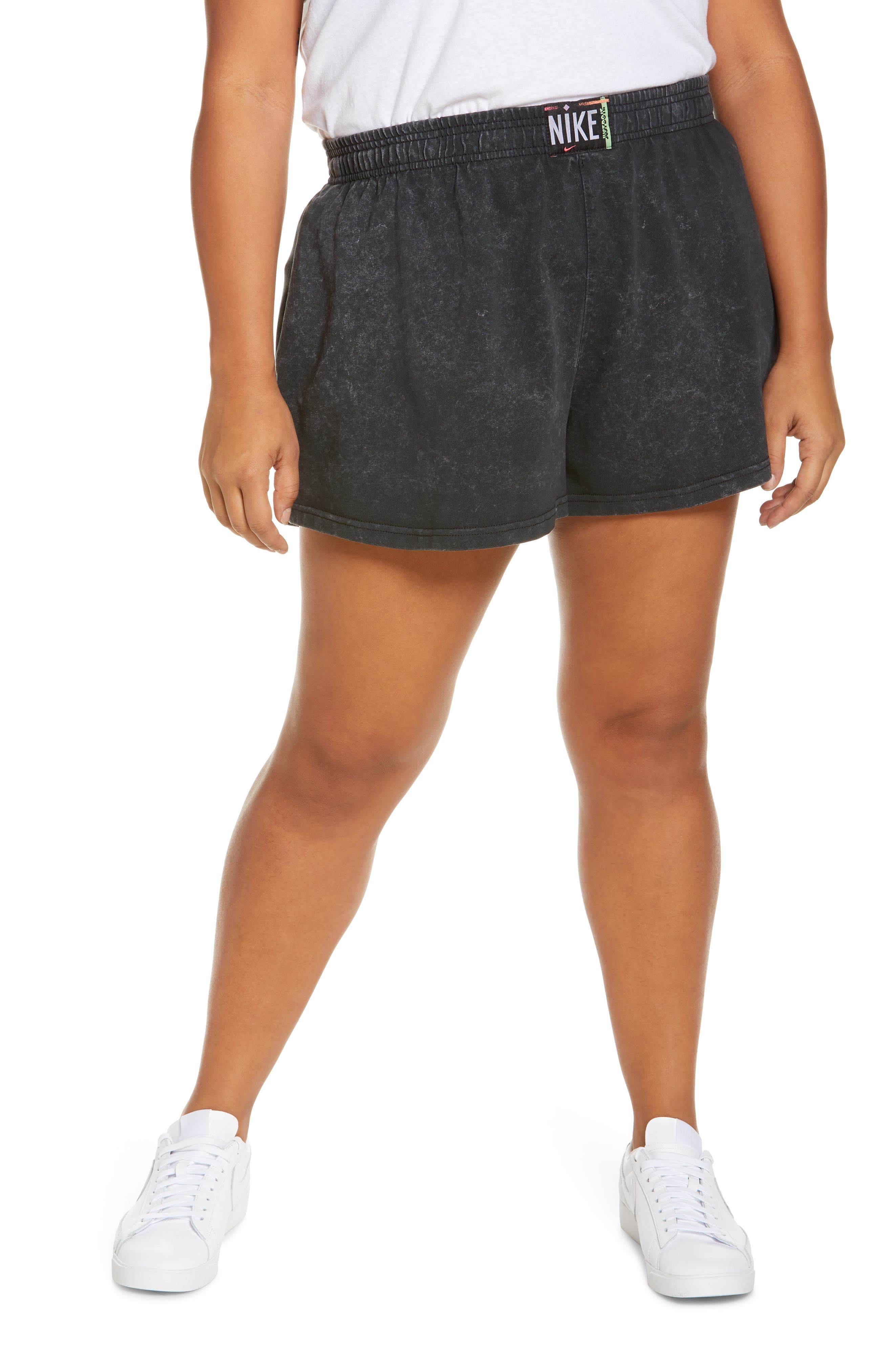 Plus Women's Nike Sportswear Wash Shorts Plus Women's Nike Sportswear Wash Shorts