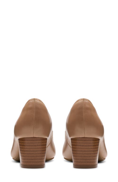 Clarks Freva55 Court Pump In Warm Beige Leather
