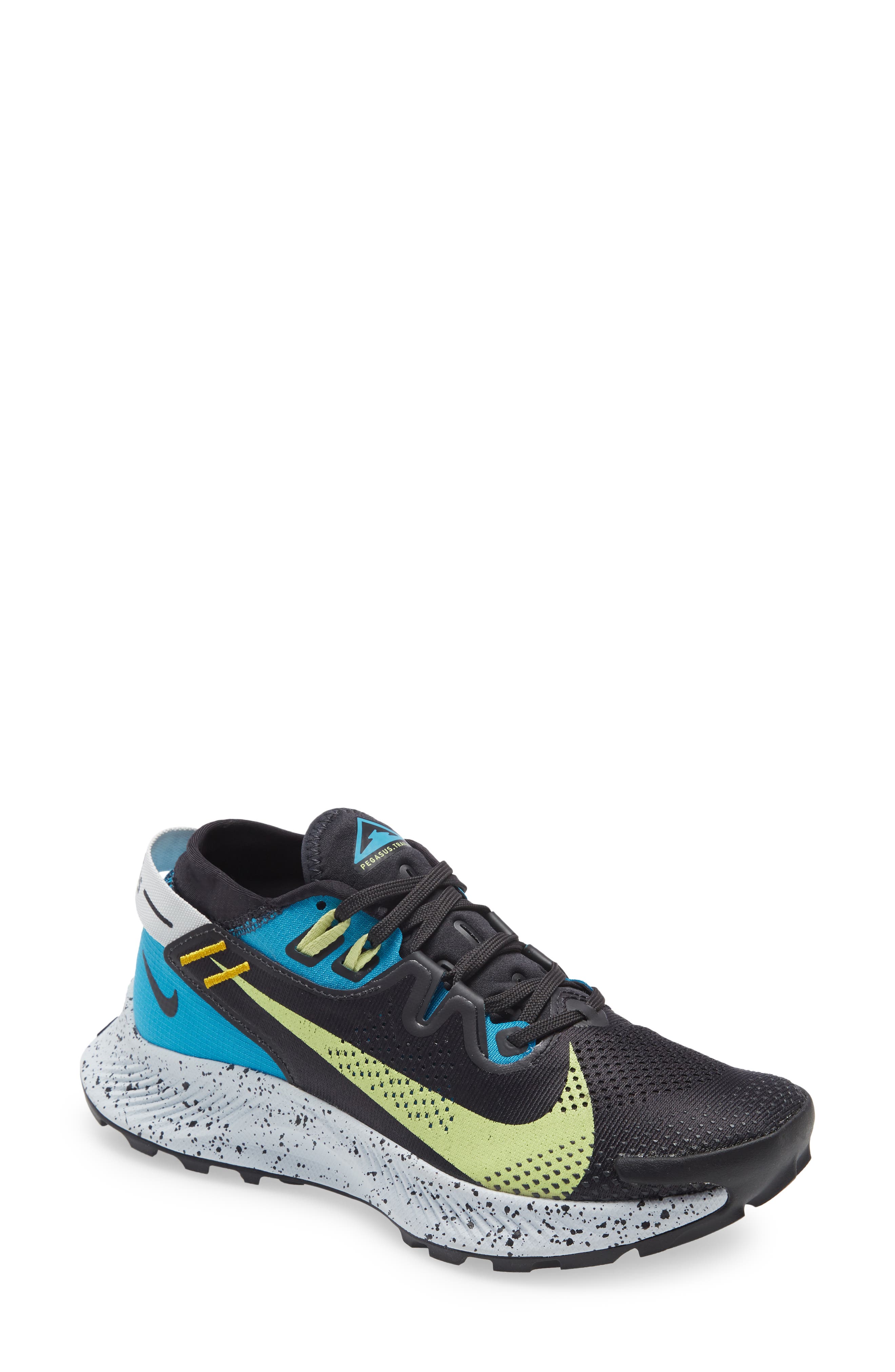 nike trekking shoes