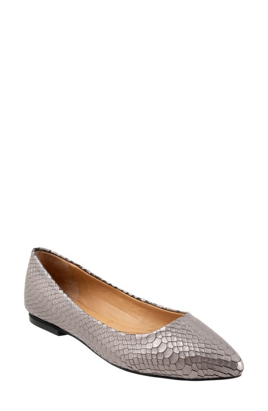 Trotters Estee Pointy Toe Flat In Pewter Snake