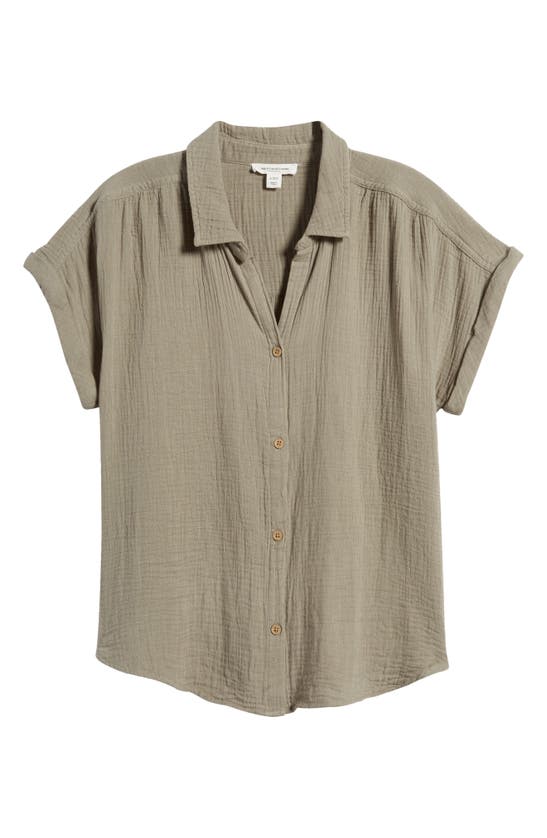 Shop Beachlunchlounge Dollie Short Sleeve Cotton Button-up Shirt In New Laurel
