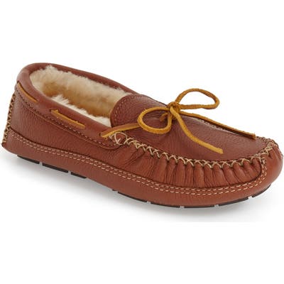 Minnetonka Genuine Shearling Lined Leather Slipper