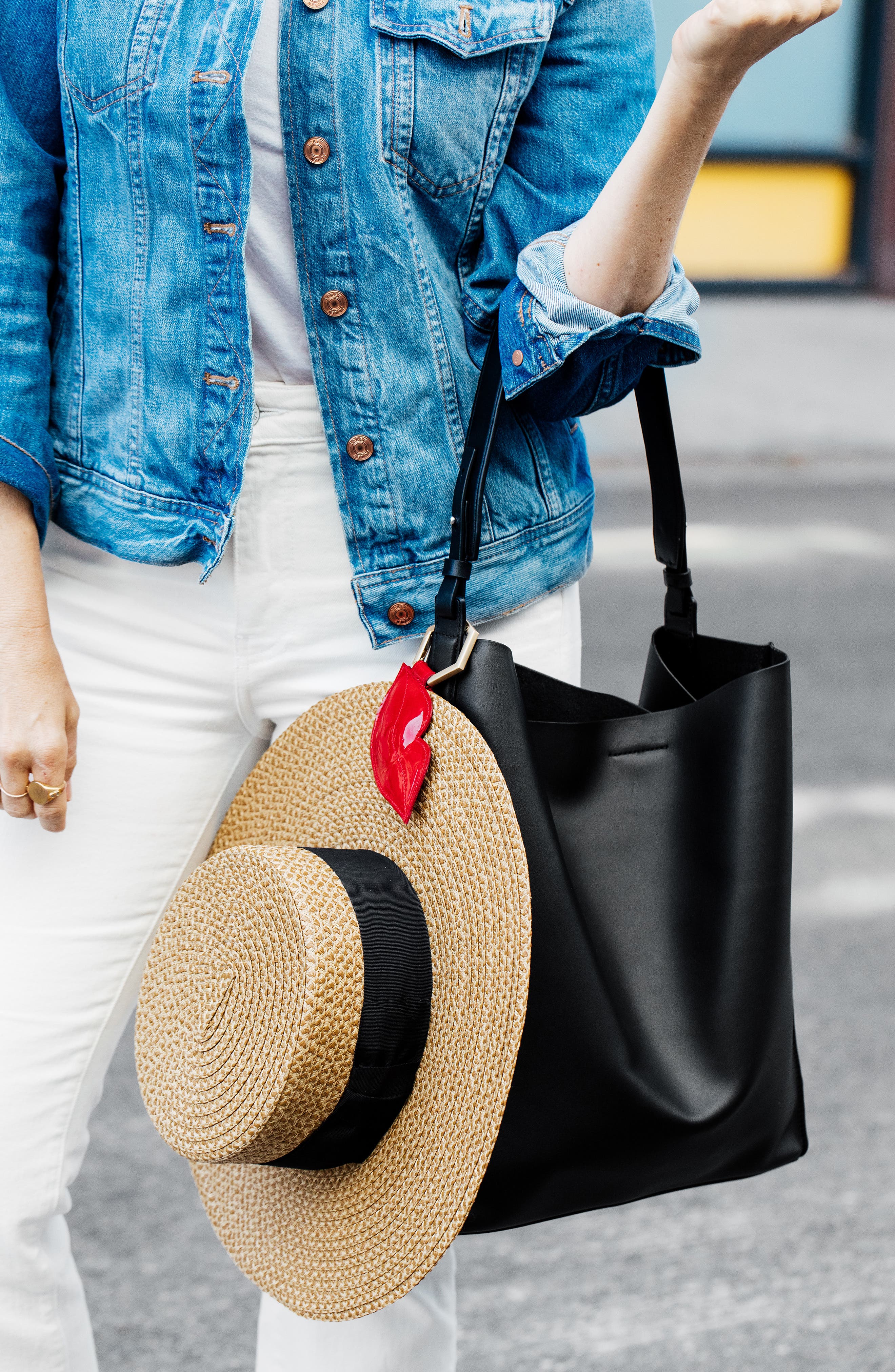 hat clip for luggage