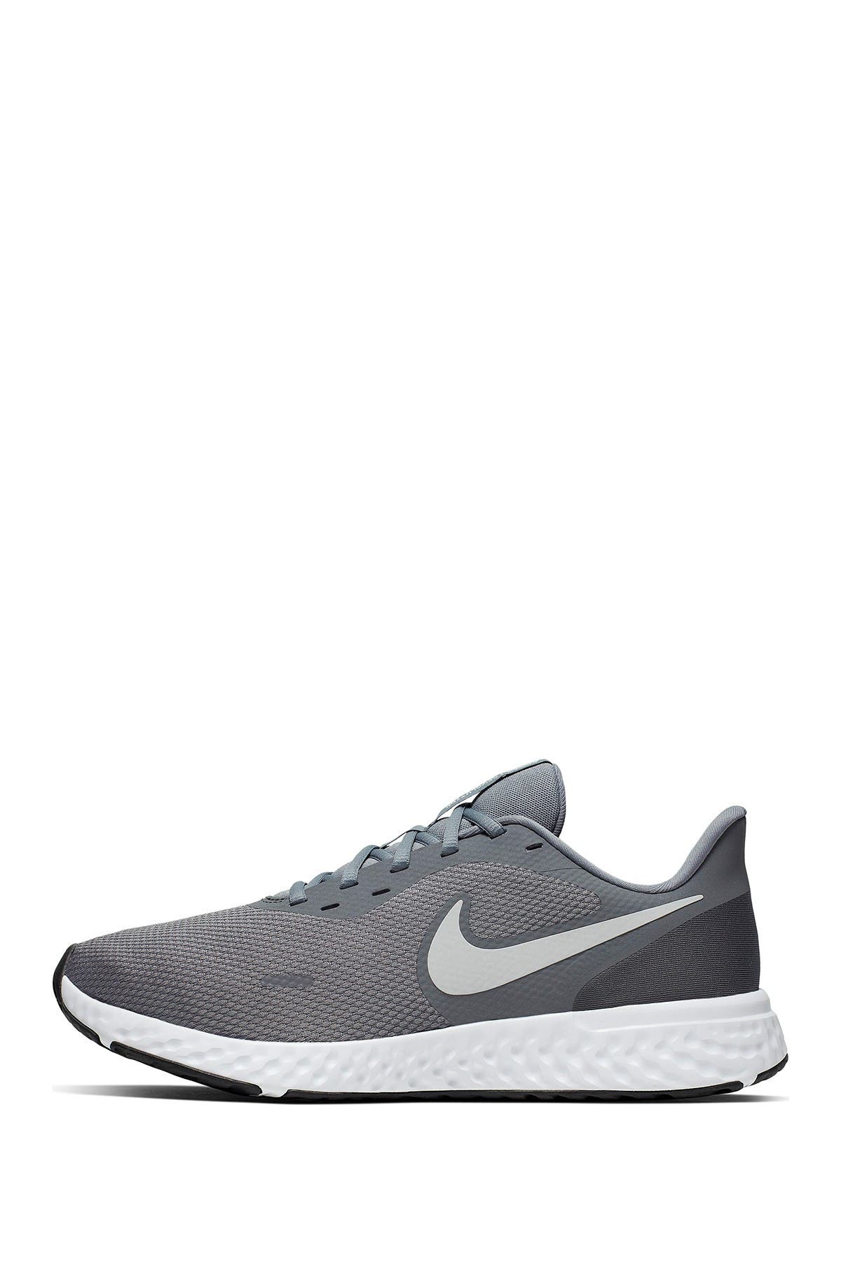 nike revolution 5 4e