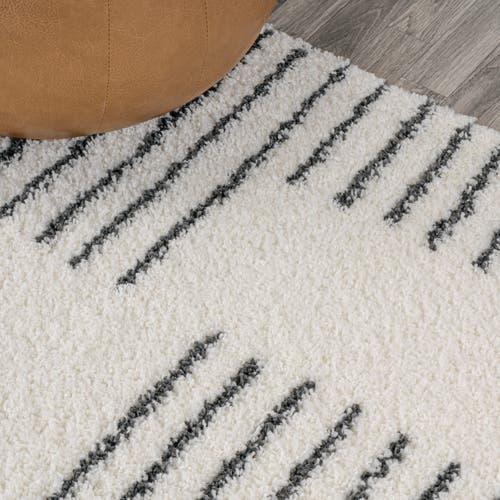 Jonathan Y Petra Abstract Stripe Geometric Shag Area Rug In White/gray
