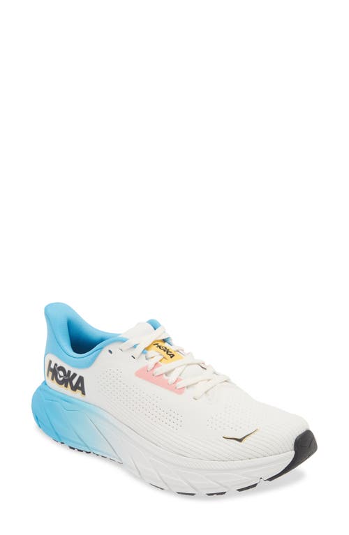 Hoka Arahi 7 Running Shoe In Blanc De Blanc/swim Day