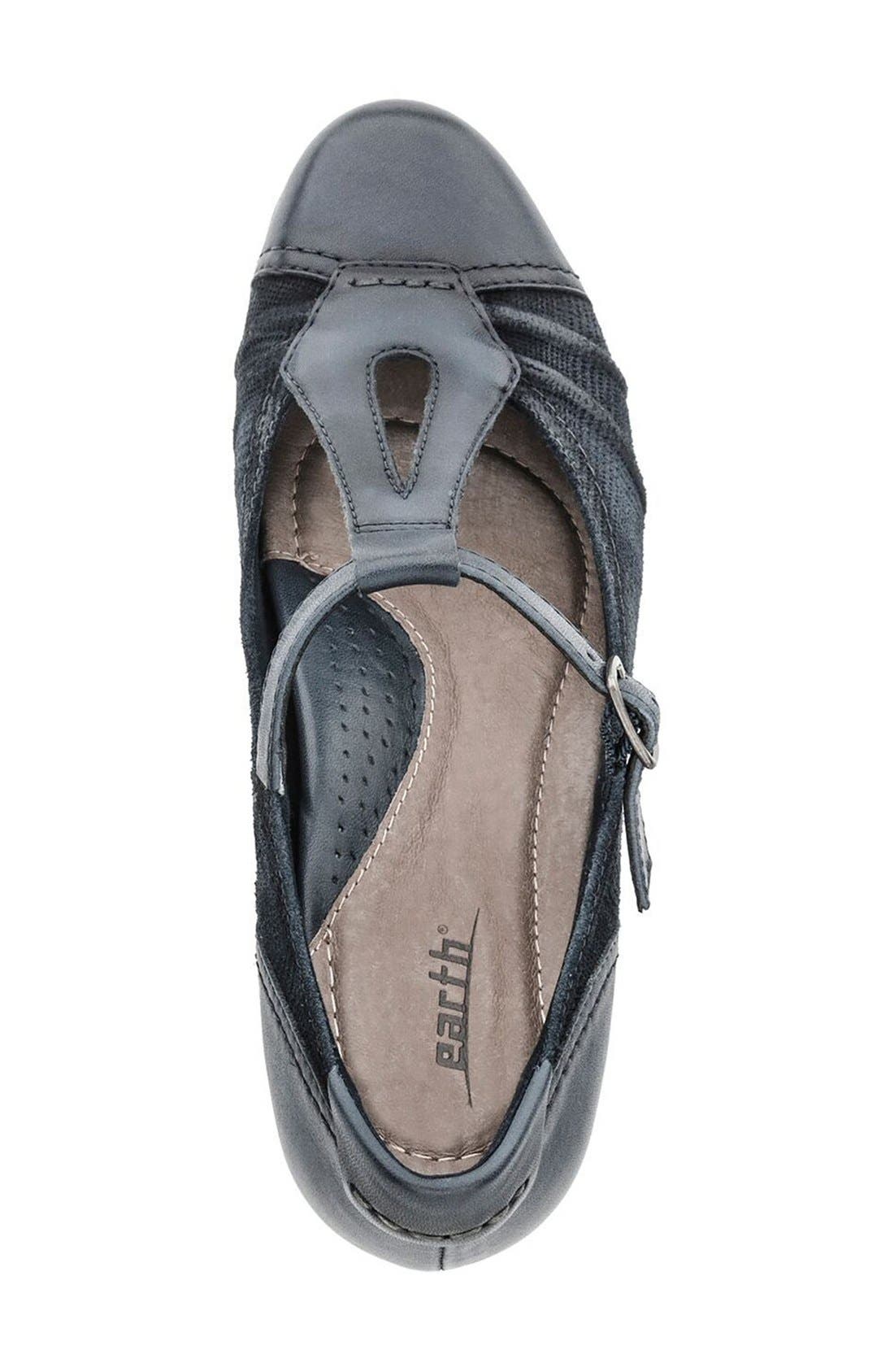 earth wanderlust pumps